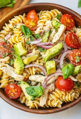 Healthy Chicken Pasta Salad with Avocado, Tomato, and Basil 33 Healthy Chicken Pasta Salad with Avocado, Tomato, and Basil